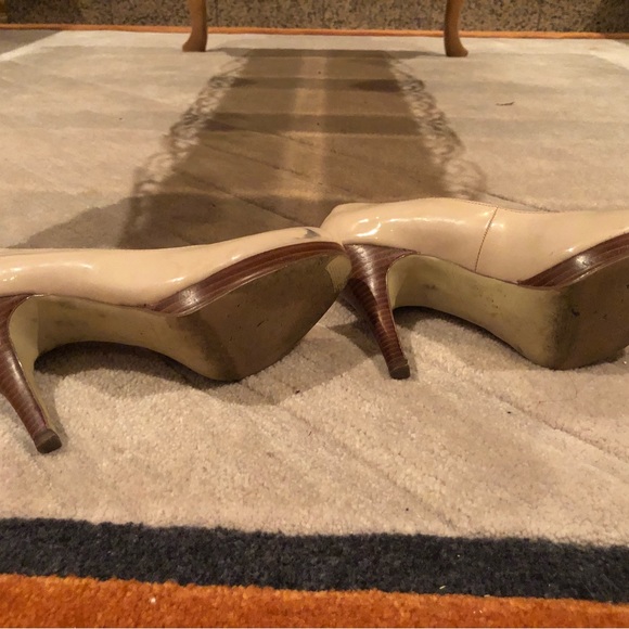 Off white heels 👠 size 7.5 - Picture 4 of 4